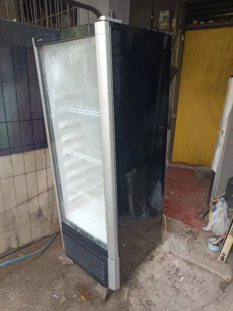 Showcase 3 rak Polytron