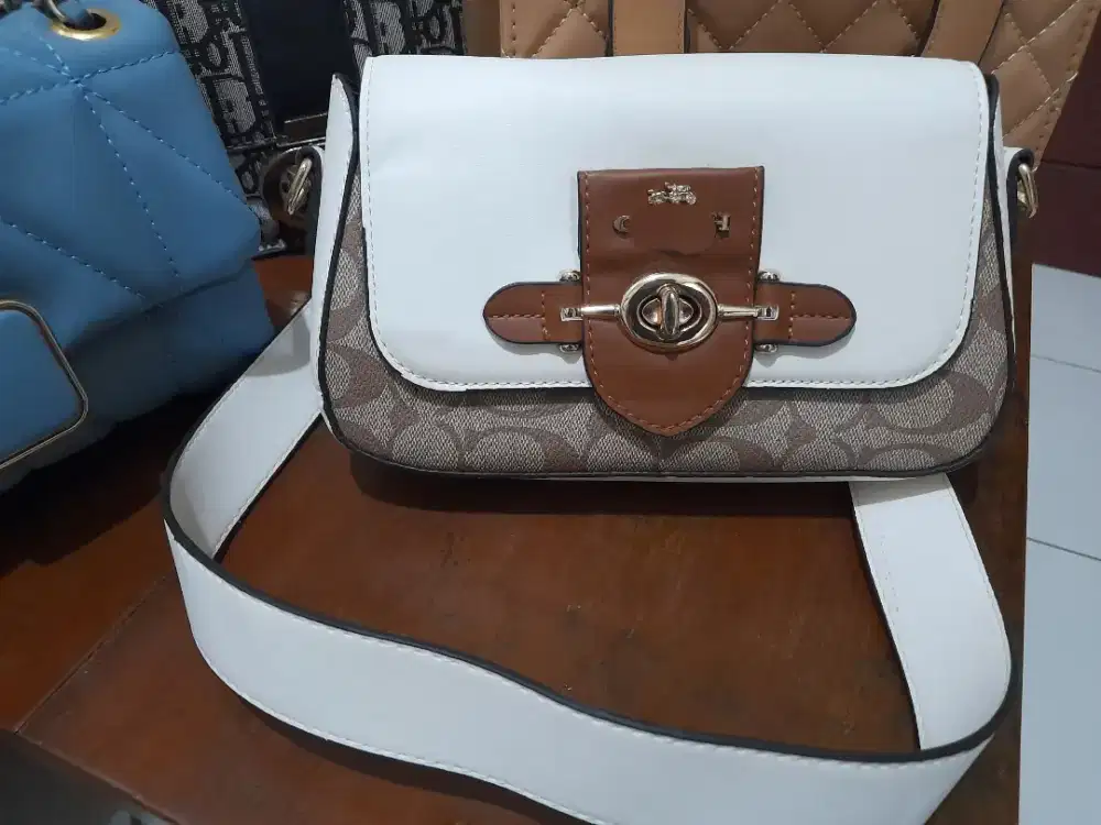 Tas selempang  Cantik seperti Baru ber merk