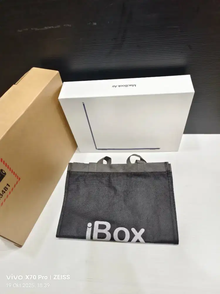 Macbook Air M4 13-iNci 16/256gb new iBox segel Fresh pabrik