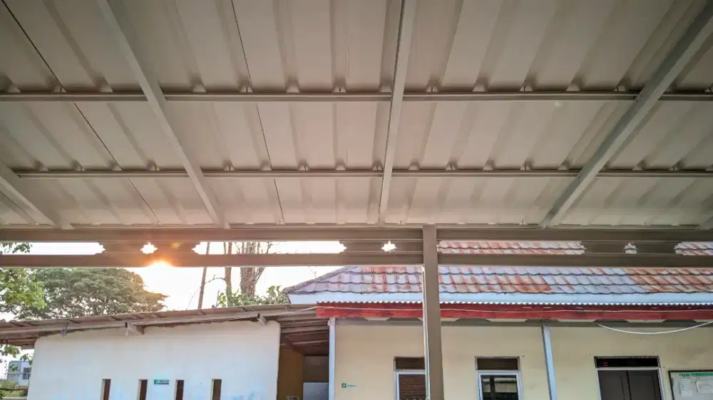 Kanopi baja ringan