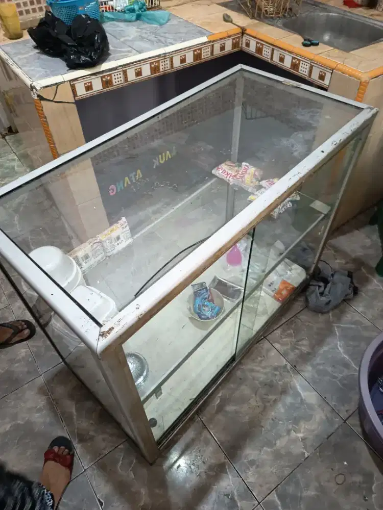 Etalase ukuran 80