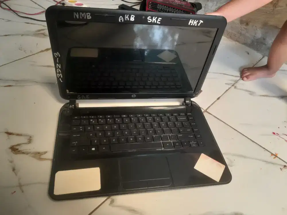 Laptop merk hp .