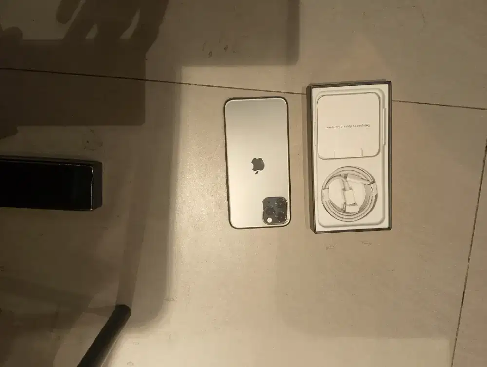 Iphone 11 pro 256gb masih baru serius