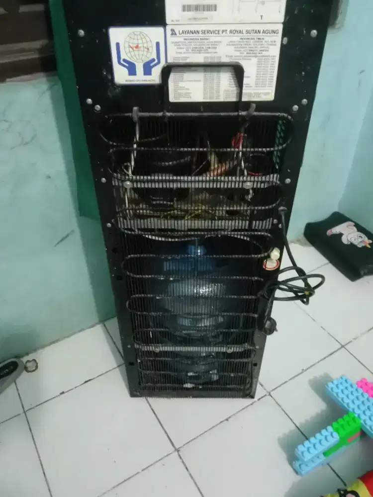 Ingin di jual dispenser galon bawah merek gea