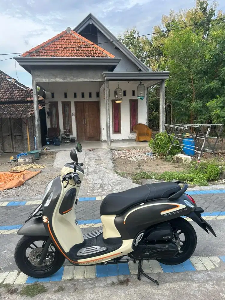 Scoopy 2023 coklat brown