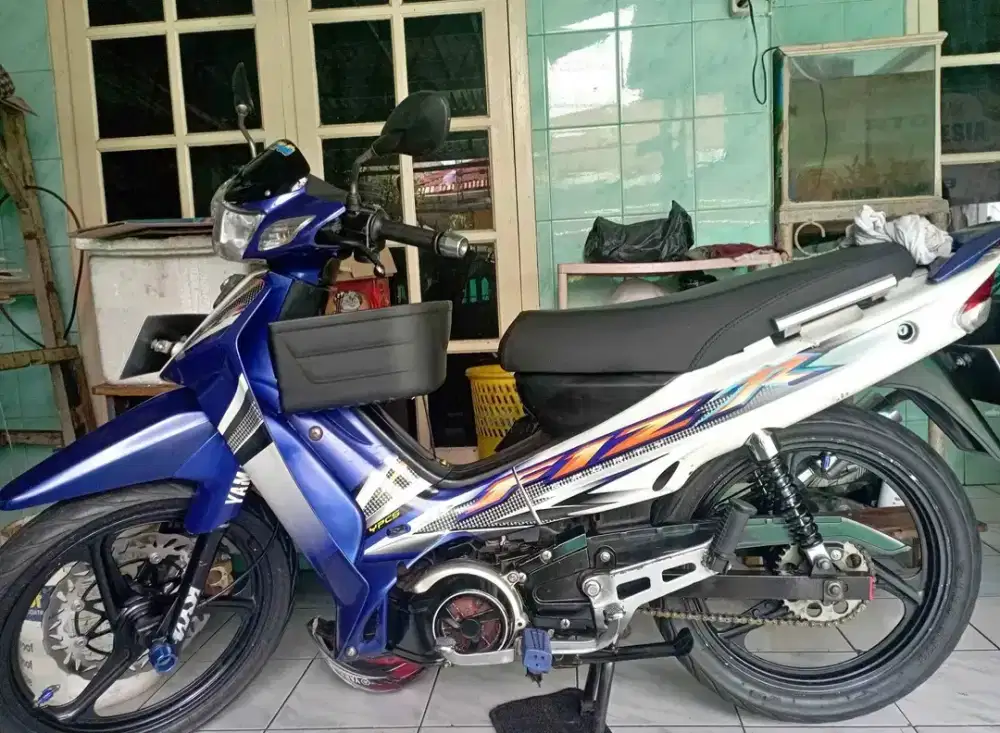 Yamaha fizr 2004