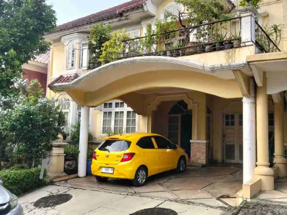 Dijual cepat rumah terawat tanahnya luas harga ekonomis di Legenda Wisata