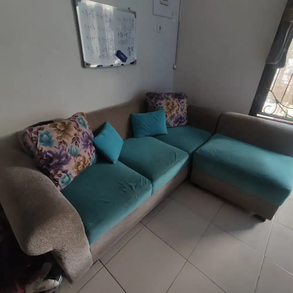 Dijual sofa dan bantalnya