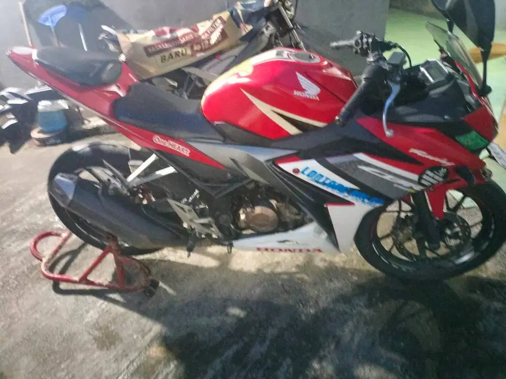 Dijual Honda CBR 150R TAHUN 2018