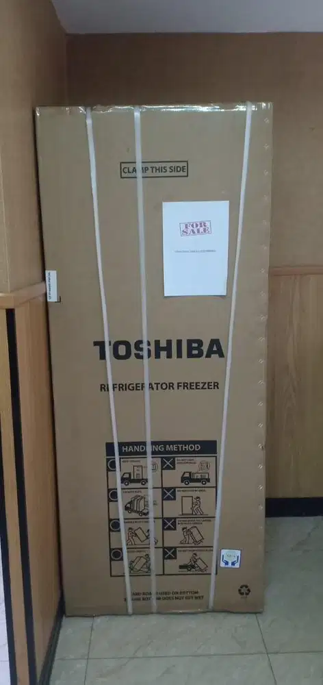 MIDEA Kulkas - Chiller / Freezer TOSHIBA 2 Pintu