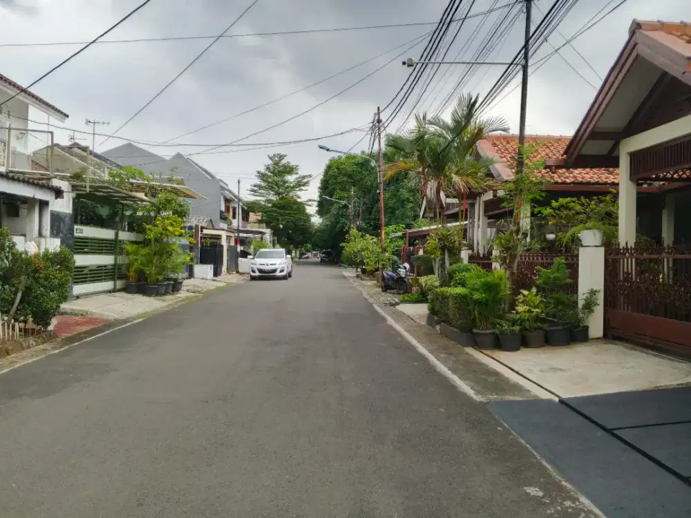 RUMAH MEWAH DI PONDOK KELAPA
