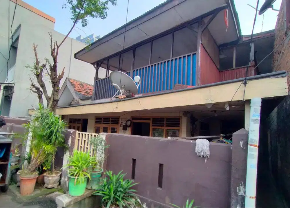 DIJUAL CEPAT – Rumah Lama Strategis di Menteng Kecil, Jakarta Pusat