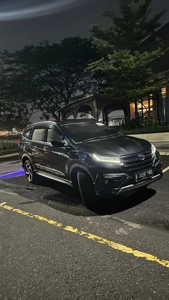 Toyota Rush GR Sport 1.5 matic tahun 2022 hitam