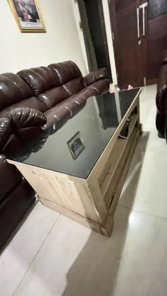 Jual Meja Kayu dengan permukaan Kaca Hitam