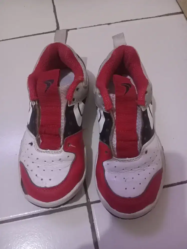 Sepatu anak cwo