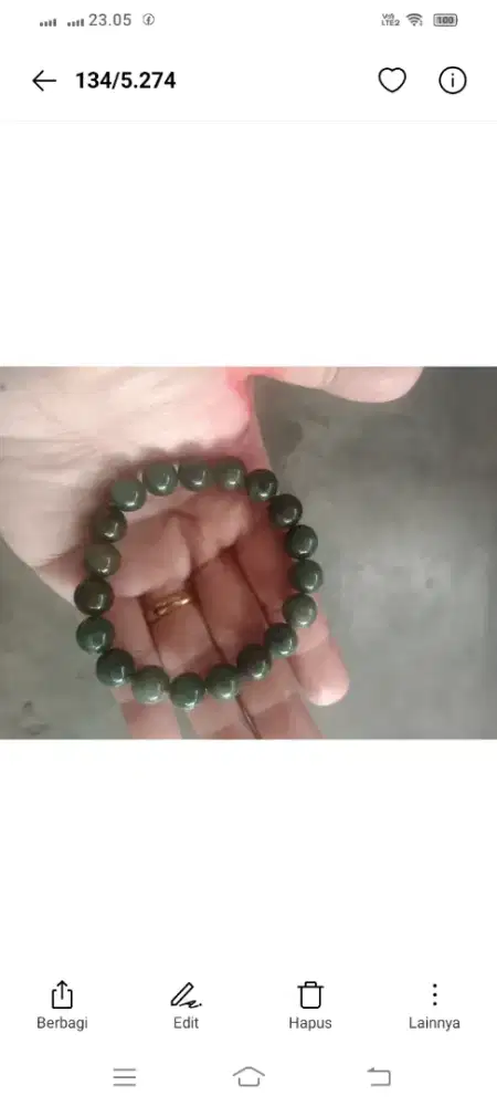 Gelang batu giok