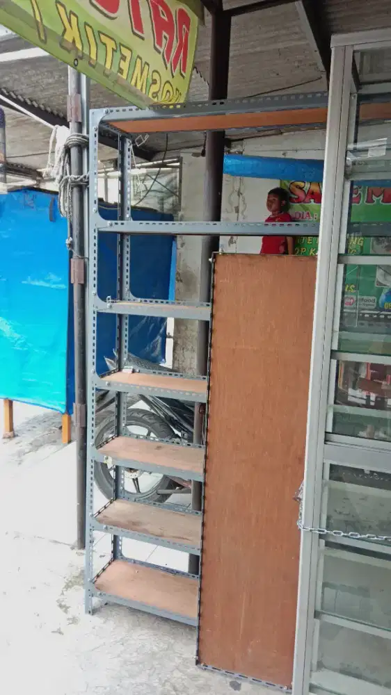 Set etalase dan Rak besi