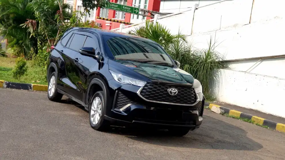 [ LOW KM ] Toyota Zenix 2.0 V CVT Bensin Non Hybrid AT 2024/2025