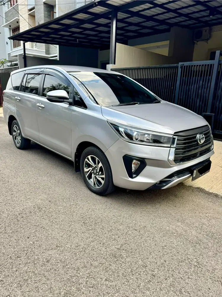 Innova 2.4 V Diesel A/T 2021 LOW KM