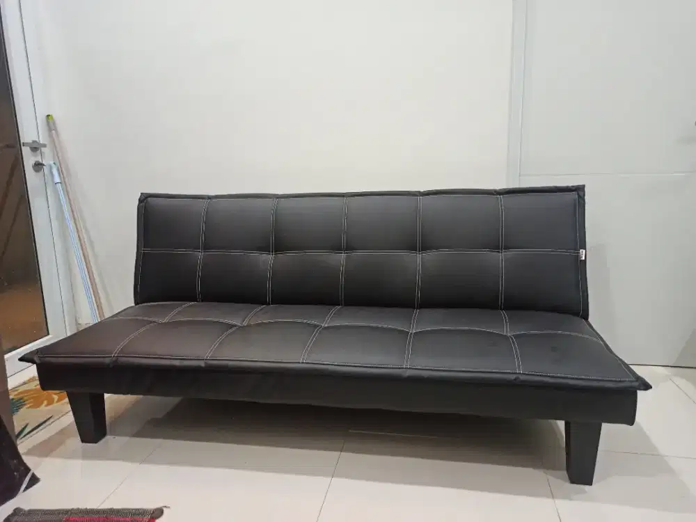 Selma Gotham Sofa Bed Kulit - Hitam Kondisi Mulus No Minus