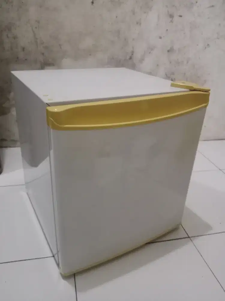 KULKAS MINIBAR GENERAL MULUS BEKU DINGIN