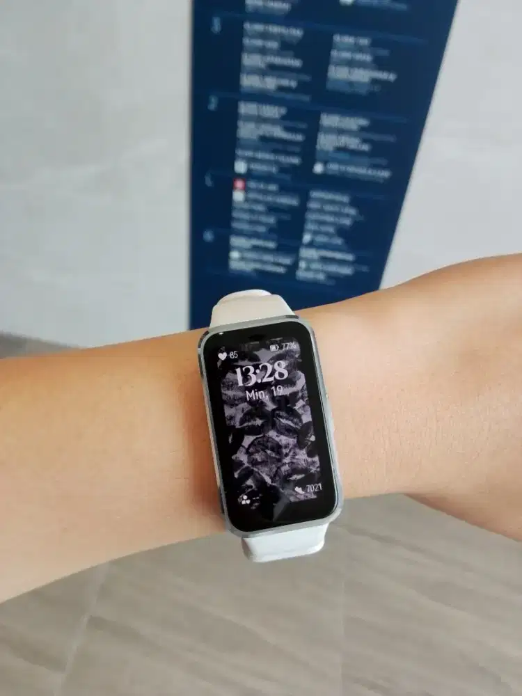 Huawei Band 10 Aluminium Alloy Putih