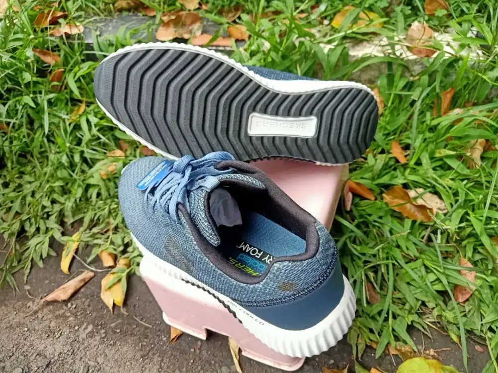 Sepatu Skechers size 42,5 & 45 - jual cepat