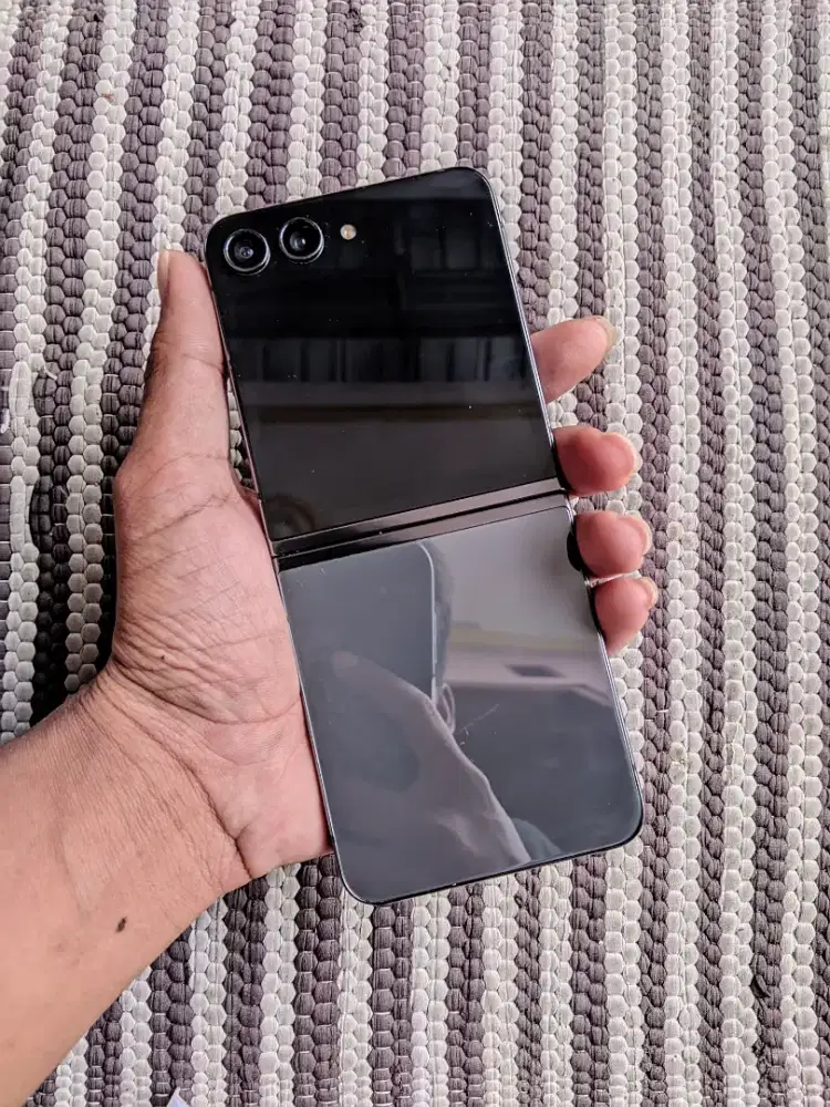 Samsung Z flip5 ram8/256