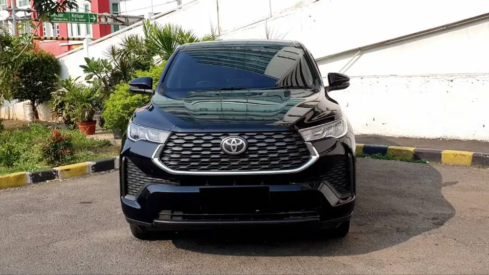 Toyota Zenix 2.0 V CVT Bensin Non Hybrid 2024 Like New Low KM Record