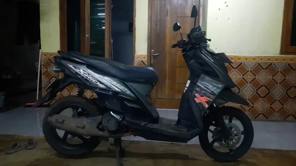 X ride 2017 warna hitam silver