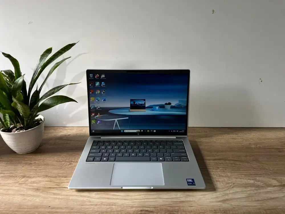Laptop hp elitebook G1i intel core ultra 5 235u garansi 2028 likenew
