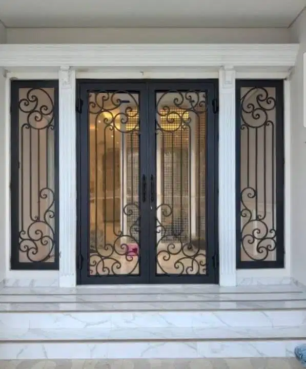 Pintu besi tempahan