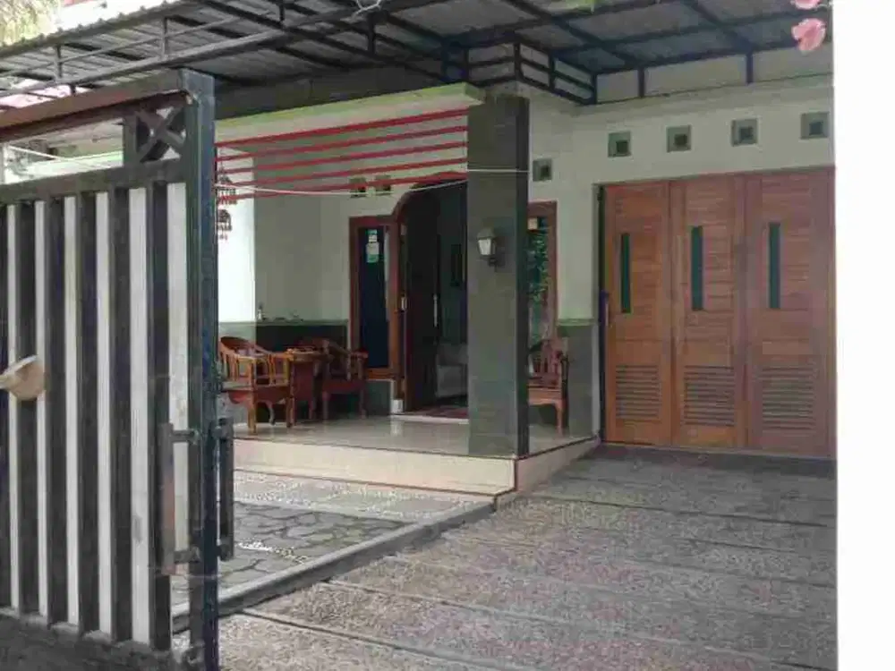Rumah dijual Cepat LT 211m² | 4 Kamar Tidur | Lokasi Emas Jl. Kaliurang KM 20, Yogyakarta.