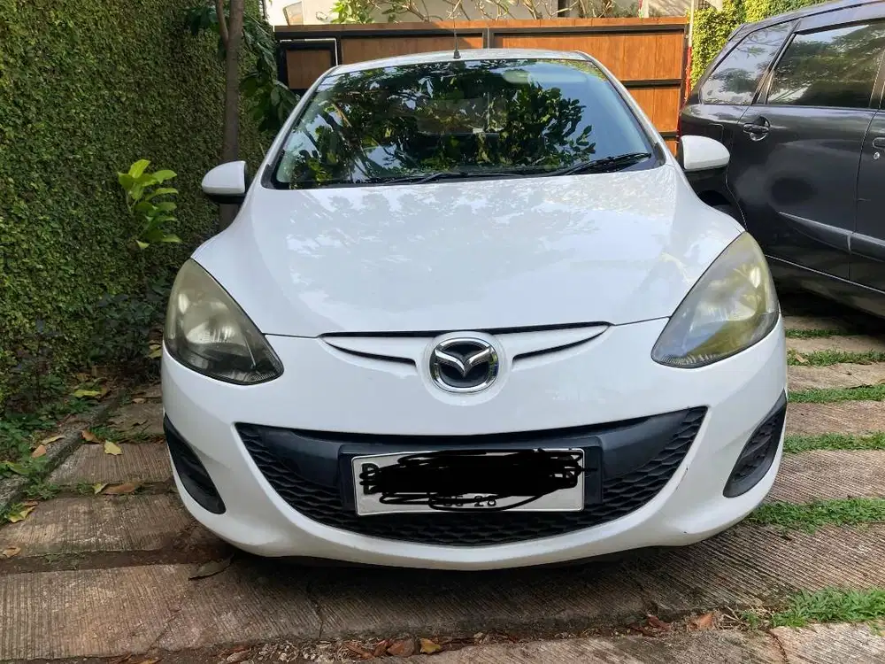 Mazda 2 HB 1.5 V AT Putih LOW KM