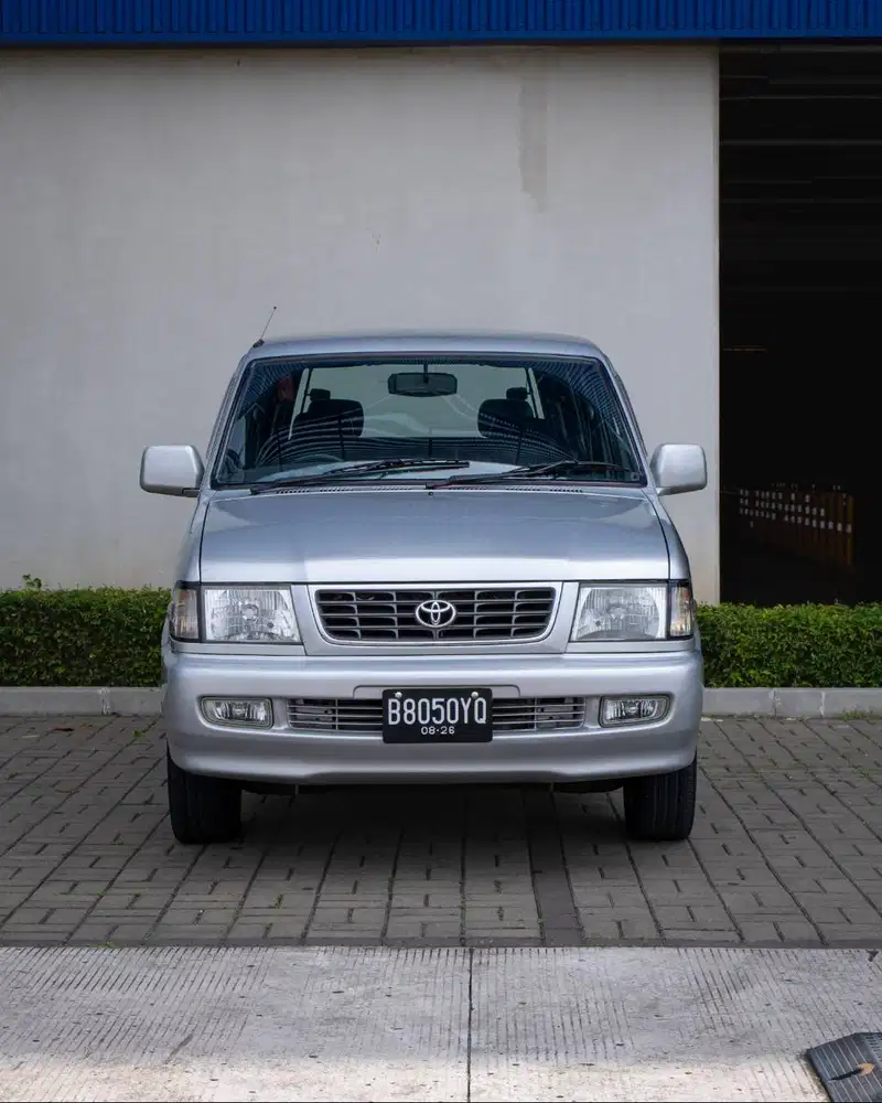 Toyota kijang lgx diesel matic 2000 silver LANGKAA
