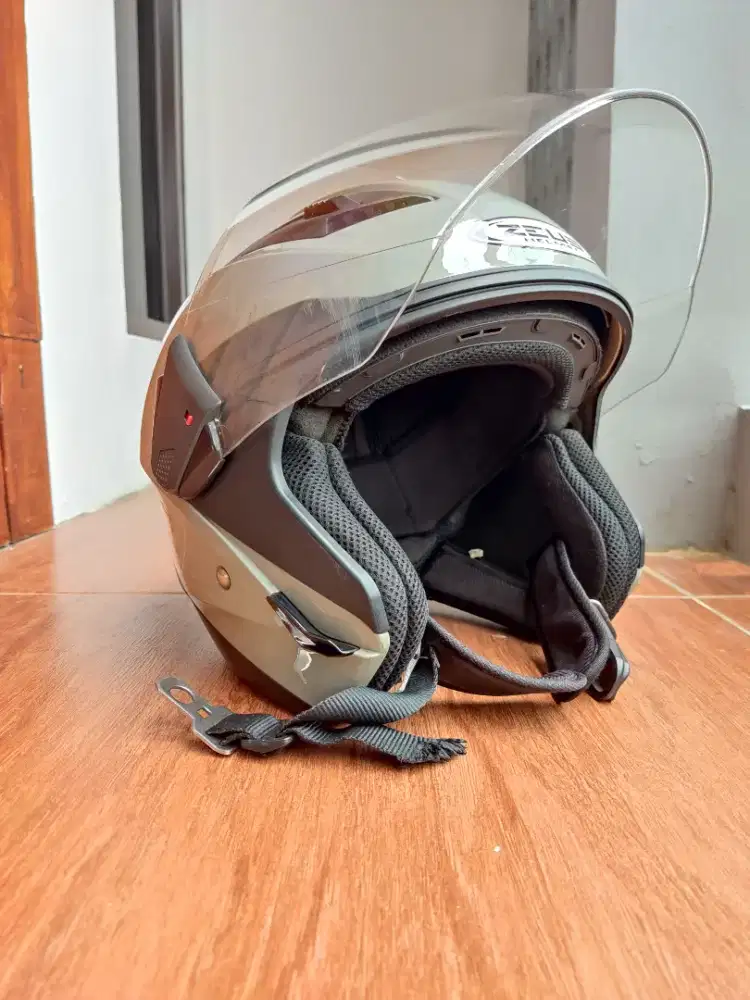 Helm Zeus 611 Audi Gray Half Face