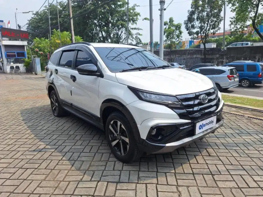 DP MURAH Toyota Rush 1.5 GR Sport Bensin-MT 2024 Putih C1RYA