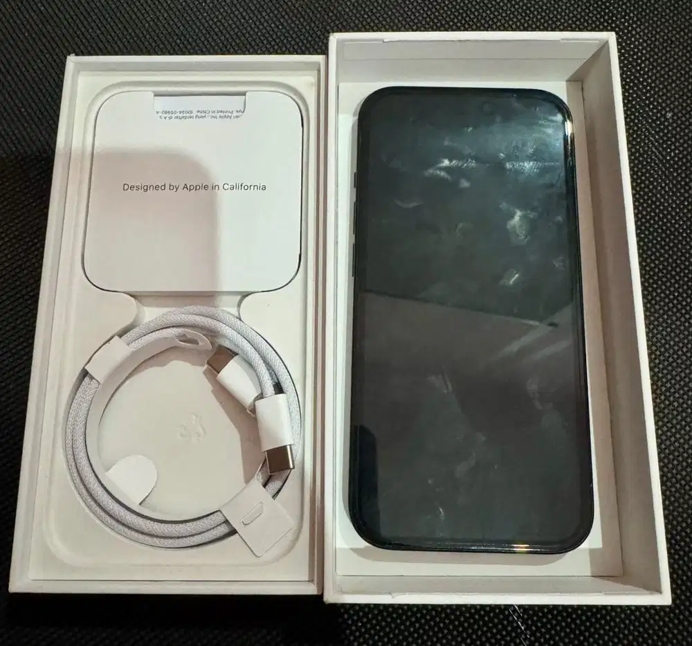 Jual Iphone 15 warna black 128gb mulus garansi Ibox aktif
