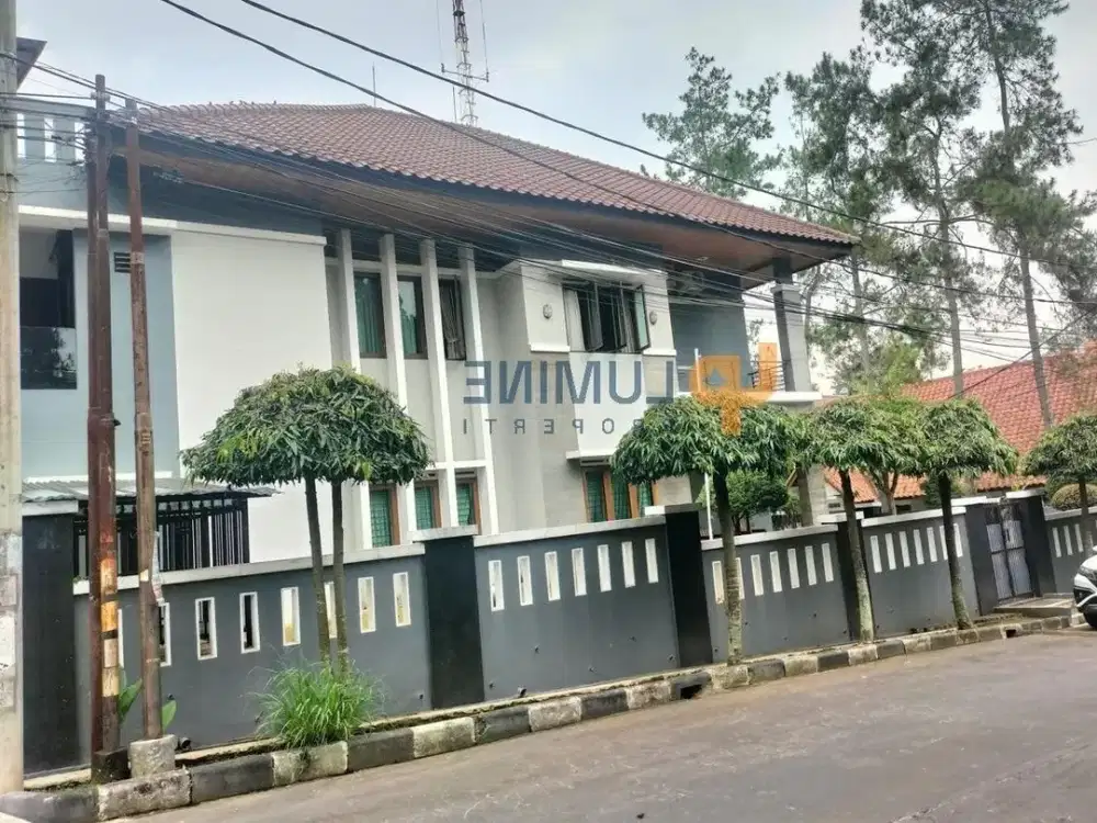 Rumah Besar Terawat di Perumahan Dekat Dekat Polban & UPI