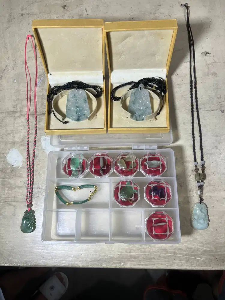 set kalung dan kepala galung giok