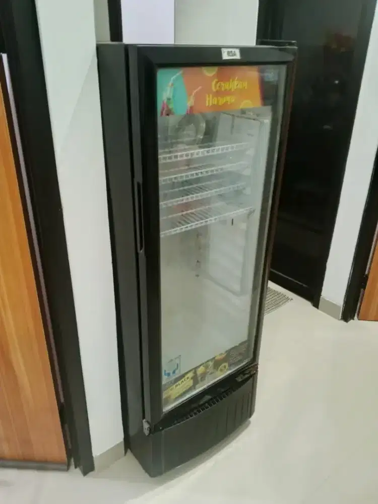 Dijual cepat showcase RSA