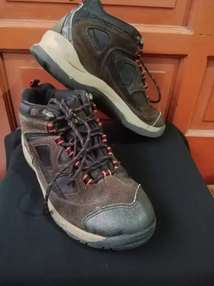 sepatu gunung second consina