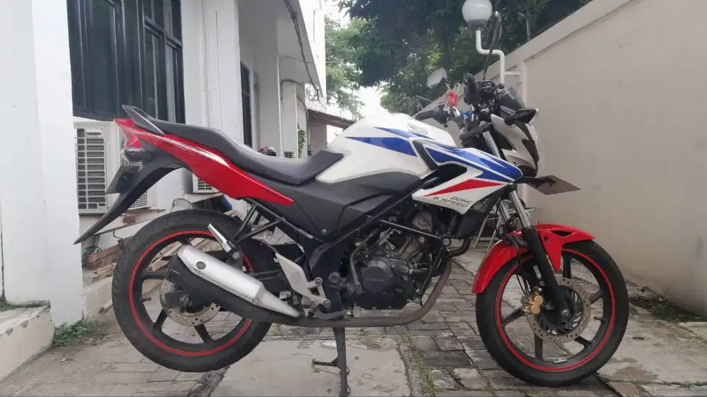 Honda CB150R Street Fire 2014 Tricolor (Special Edition)