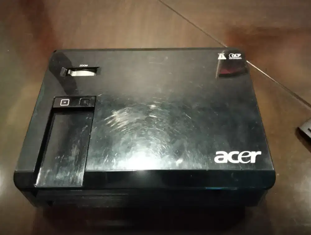 Proyektor dan laptop