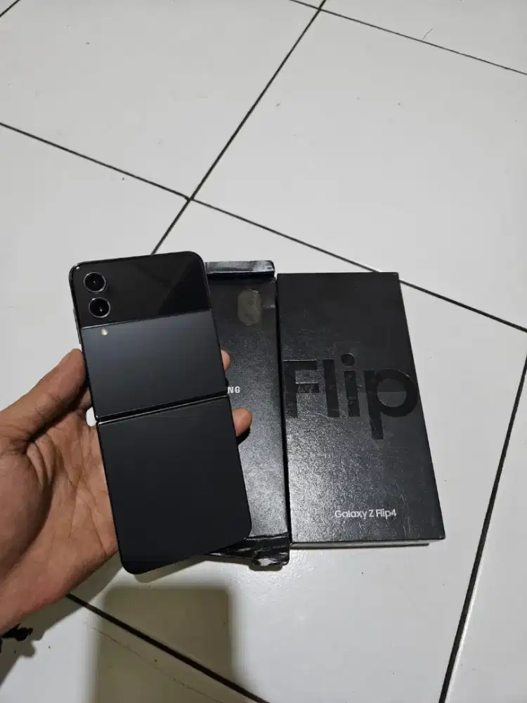 Samsung Z Flip 4 8/128 sein