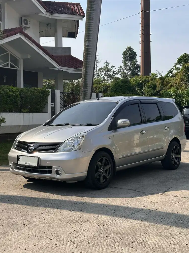Nissan Grand livina 2012 Bensin