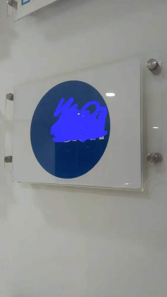 PEMBUATAN PLANG/SIGNAGE AKRILIK UNTUK PERKANTORAN