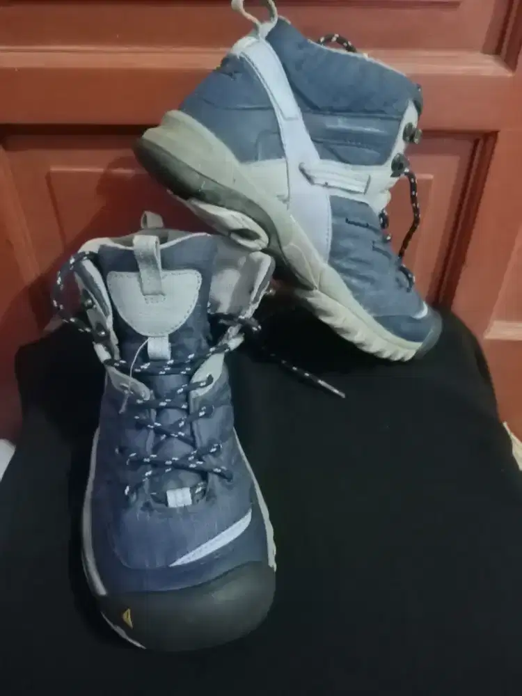 sepatu gunung KEEN