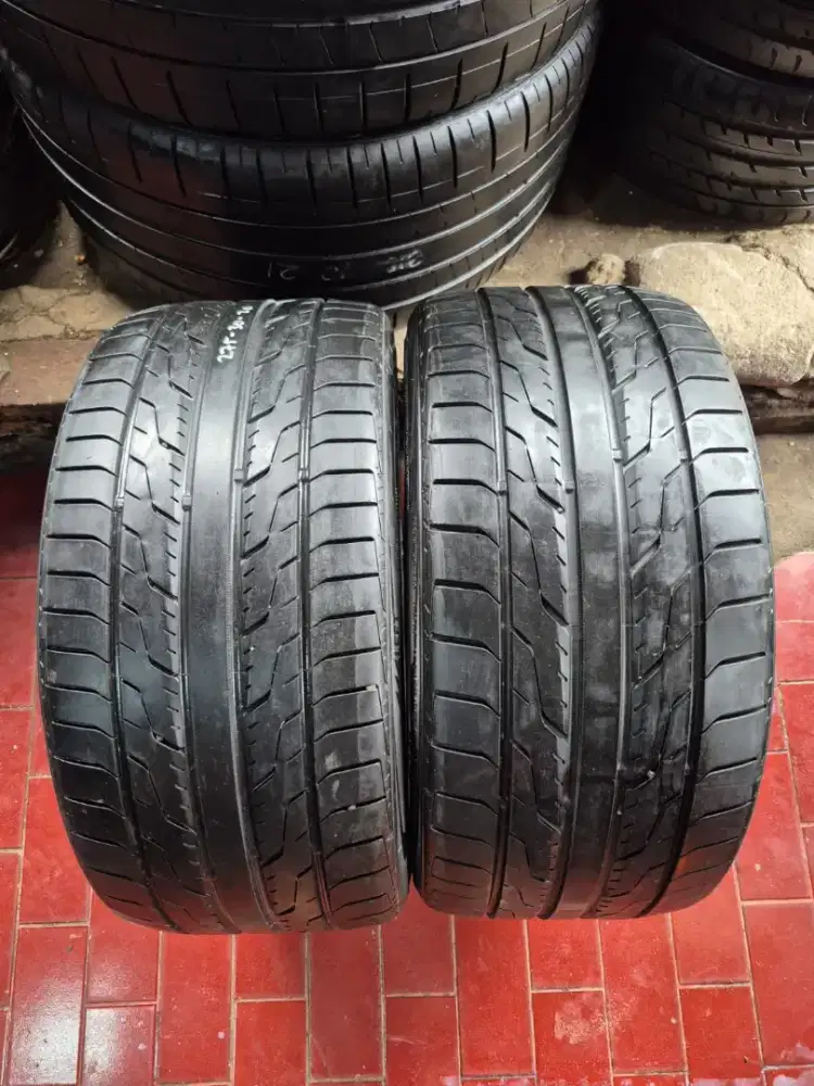 Ban copotan mercy toyo DRB 275/30 R20 80% 2022..2pcs