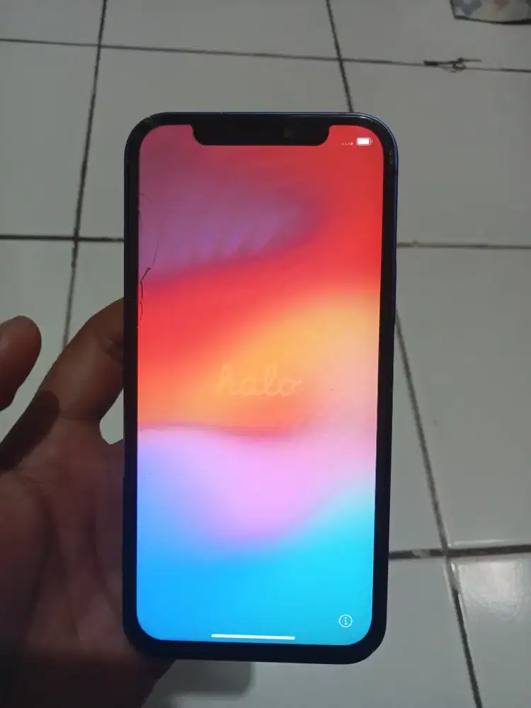 iPhone 12 kondisi sangat fresh